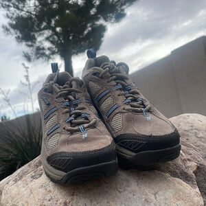 NB Women’s Hiking boots